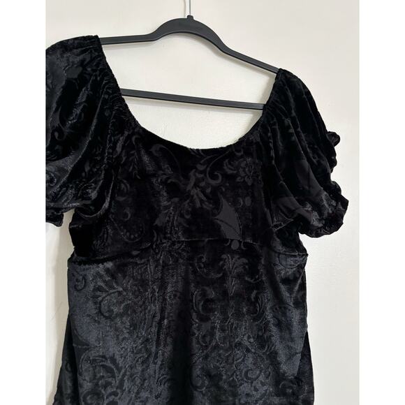 Black NightFall by Torrid Velvet Lace Cropped Charm Top L - Picture 5 of 5